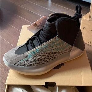 Yeezy QNTM, size 5